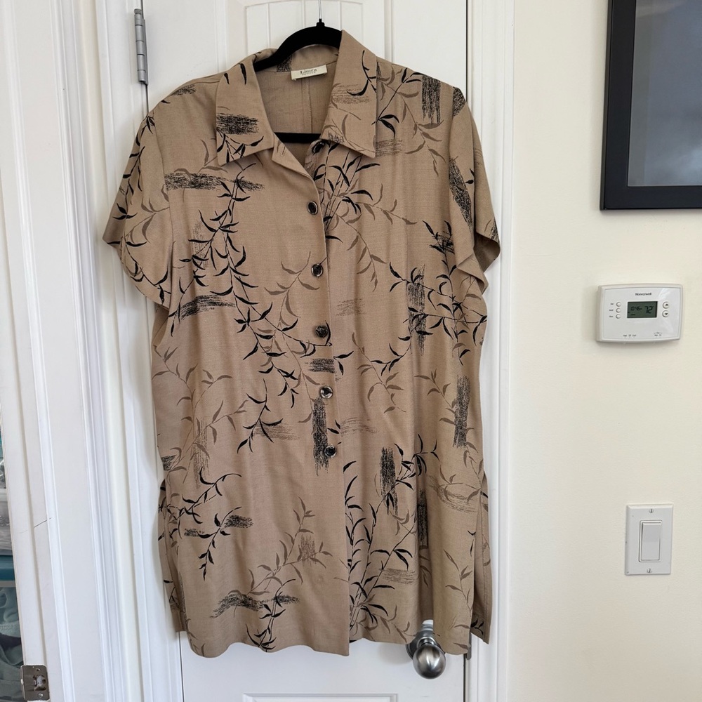 Laura Petites Size 16 Beige and Black Patterned Shirt